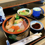 菊寿司 - 海鮮ちらしランチ１１００円