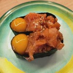 すし江戸 - サーモンユッケ