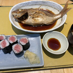 まるは食堂 - 鯛煮付けと鉄火巻き、味噌汁