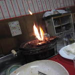 炭火焼肉 てんぐ - やばい！燃え過ぎた！！