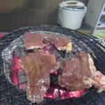 炭火焼肉 てんぐ - ハツ焼いてます～