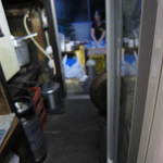 炭火焼肉 てんぐ - 一応、外にも席があるんです。(建物裏)