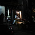 炭火焼肉 てんぐ - 外で食べてるお客さん。