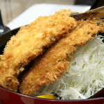 海鮮丼がってん寿司 - アジフライ、横から