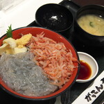 海鮮丼がってん寿司 - 生しらす桜えび丼 1100円