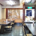 海鮮どんや とびしま - テーブル席