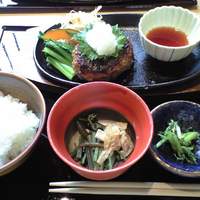 銀熊茶寮 - ランチのハンバーグです。このときはおろしポン酢かな。