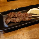 下町焼鳥 我が家 - 牛タン串。