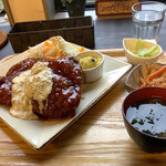 のうえんカフェ - 巨大カツが2つ