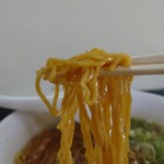 名もないラーメン屋 - 旭川製麺の低加水率ウエーブ麺