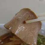 名もないラーメン屋 - しっかり味付けされたもも肉チャーシュー