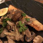 わかたろう - 秋鮭ときのこガーリックハーブ焼き