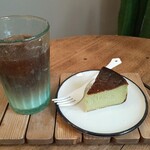 haco - ケーキセット(抹茶バスクチーズケーキとアイスカフェオレ)