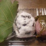 日之出餅 - 左から、柏餅、田舎まんじゅう、桜餅（各100円）
