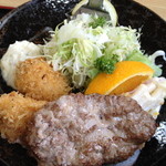 くまっこ食堂 - かにコロッケとハンバーグ！