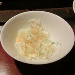 海鮮居炉り焼 蕗のとう - チキンレッグ 1000円 のサラダ