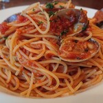 アチェーロ - 魚介類のトマトソース大盛り