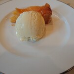 アチェーロ - 洋ナシのタルトとアイス