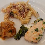 インペリアルバイキング サール - 鶏のロースト/サーモン白ワイン蒸し/パスタ