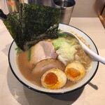 地鶏豚骨らーめん ひなわ - ひなわラーメン大盛り　1,050円