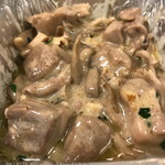 ガストロノミア ヨシ - 鶏肉ときのこのクリーム煮 480円/100g (税込)