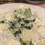 ニューローズ - 地キュウリとハーブのヨーグルトサラダ～カルダモン風味～　580円