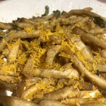 ニューローズ - ローストクミンとミモレットのフライドポテト～細長カリカリタイプ～　780円