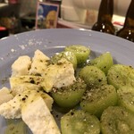 ニューローズ - シャインマスカットと自家製パニール～フェンネルソルト～　980円