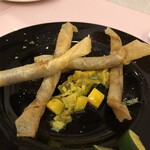 ニューローズ - 漬けマグロの春巻き～コリアンダー風味～　780円