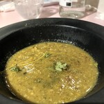 ニューローズ - モダンレモンチキンカレー（私達はルーのみにしてもらったけど通常はご飯付き）