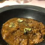 ニューローズ - ホテルビーフカレー（私達はルーのみにしてもらったけど通常はご飯付き）