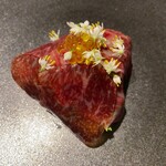 ラ・ヴァガボンド - 赤酢で和えたブロッコリーのペースト、黒毛和牛の生ハム、ワサビ菜他ハーブのサラダ