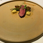 ラ・ヴァガボンド - フランス産シャラン鴨の胸肉のロースト、リコッタチーズのニョッキ、マデラソース