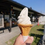 あぐりん村 おやつ工房 - 料理写真:濃厚ソフトクリーム(400円)