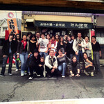 たんぽぽ - 店内の壁には一面、お客さん達と記念撮影した沢山の写真が貼られています。