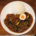 オカノカリー - 本日の野菜を使ったスパイシーラム肉のキーマカレー[ナス・ゴーヤ][辛さ4] 1,300円