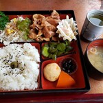 Kafe and oresutoran danwashitsu nitokyo - 生姜焼き弁当 1,089円(タイムサービス)
