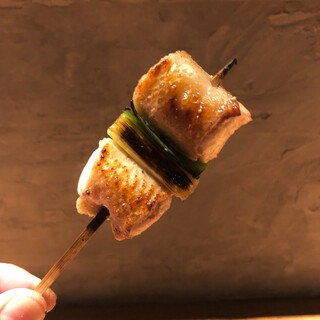 当店の看板料理、こだわりの本格焼鳥。