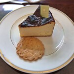 ケーキのアトリエ プリマドンナ - バスク風チーズケーキ