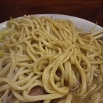 ラーメン二郎 - 麺のアップ 天地返し