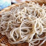 手打ち蕎麦　いよ翁 - ざる蕎麦をズーム。