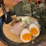 川出拉麺店 - 味噌ラーメン  海苔玉子トッピング