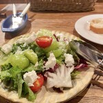 赤坂メトロ - マスカットとリコッタチーズのサラダ