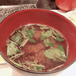 とんかつ マンジェ - 味噌汁は有料お替りとのこと　タピオカが新鮮。そして牛スジのスープがくせになる。