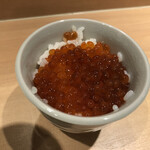 山田 - お通しのミニいくら丼。当たりの日