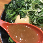 輝道家 - 赤茶色のスープ