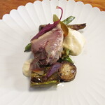 クーリエール - 鰹 その内臓を使った酒盗 バーニャカウダソース ルコラ有機野菜