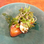 クーリエール - サーモン そのアラで取ったスープ 梶谷農園ハーブ 松茸 ルコッラ 発酵させた小松菜