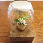 クーリエール - アミューズ～おっぺし芋（里芋）の団子、ペースト、チップス 生落花生