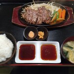 くろだるま - リブロースステーキ定食（小ご飯・９３０円）